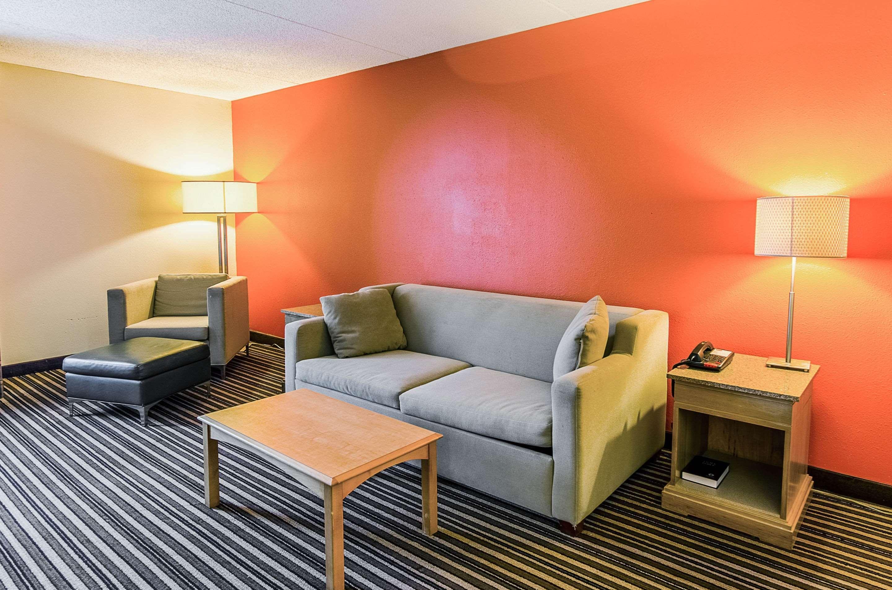 Econo Lodge Inn & Suites Norton Exterior foto