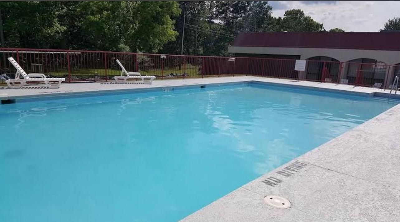 Econo Lodge Inn & Suites Norton Exterior foto