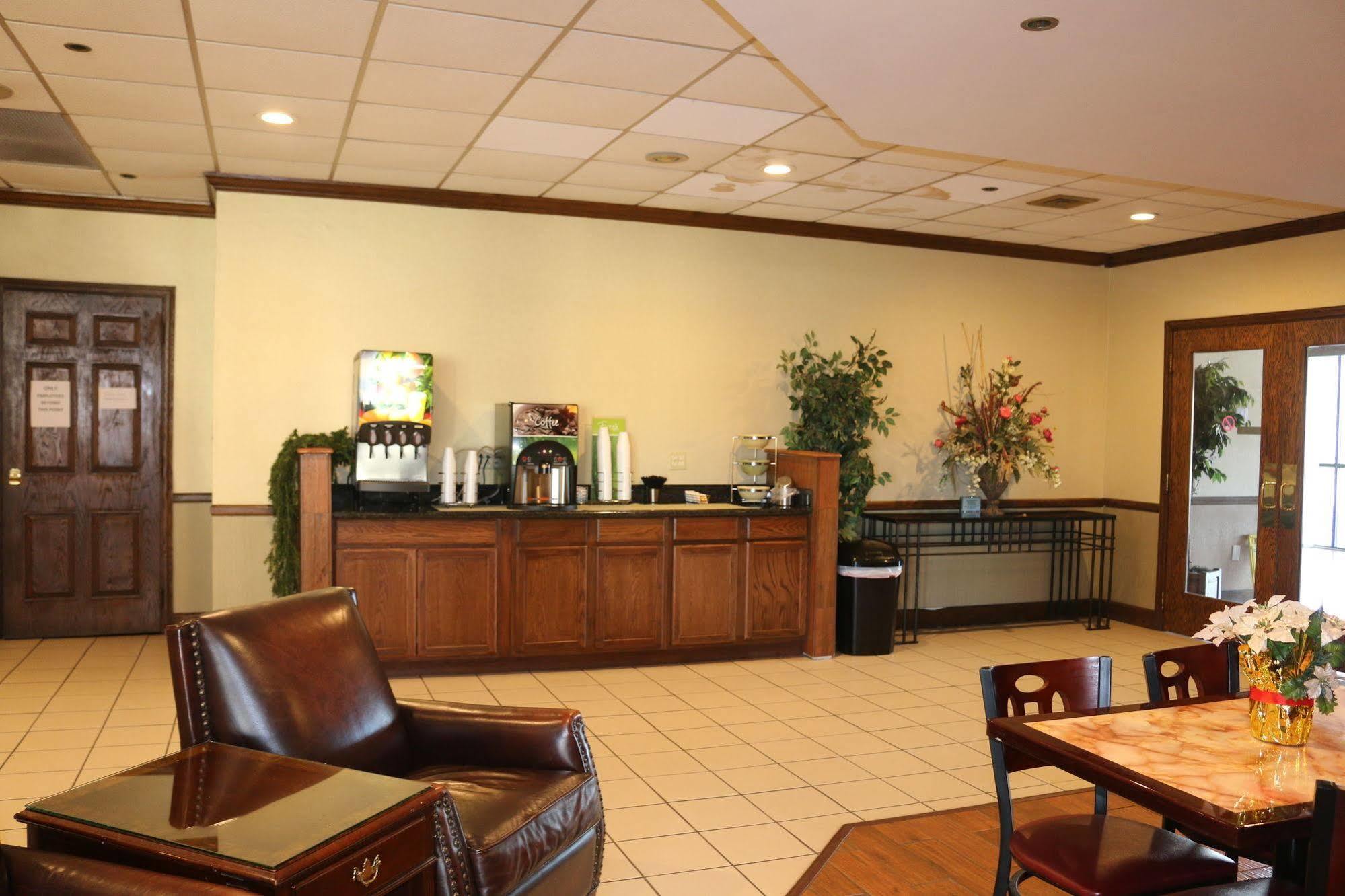 Econo Lodge Inn & Suites Norton Exterior foto
